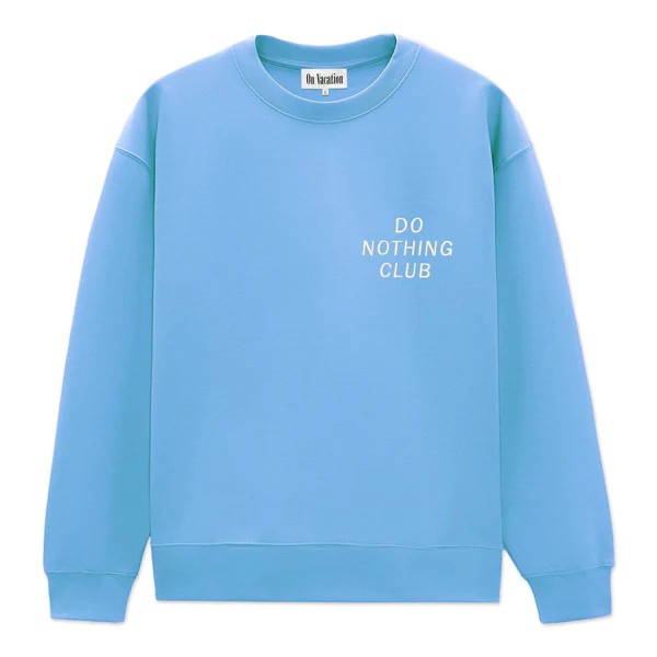 On Vacation: Modell 'Do Nothing Club Sweater - Light Blue'