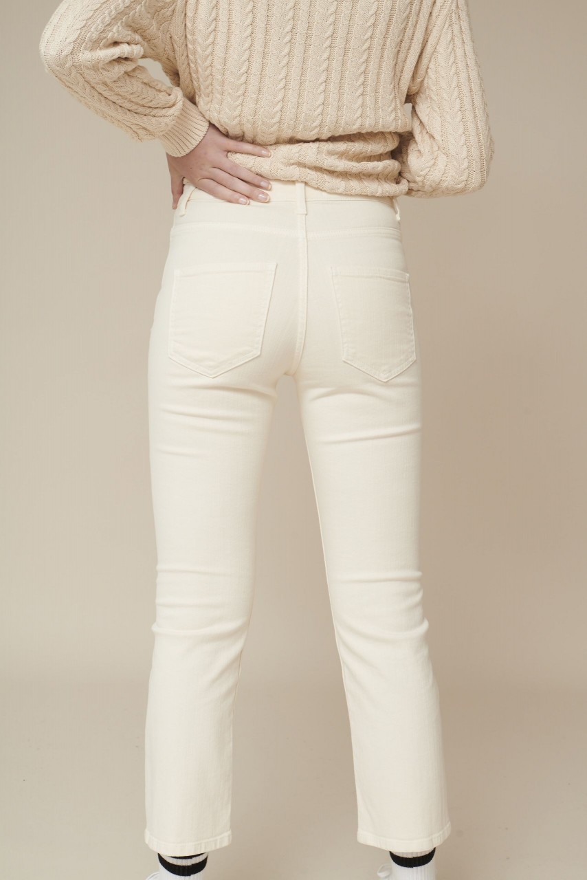 Basic Apparel: Modell 'Ellen Jeans - garment dyed - Birch'