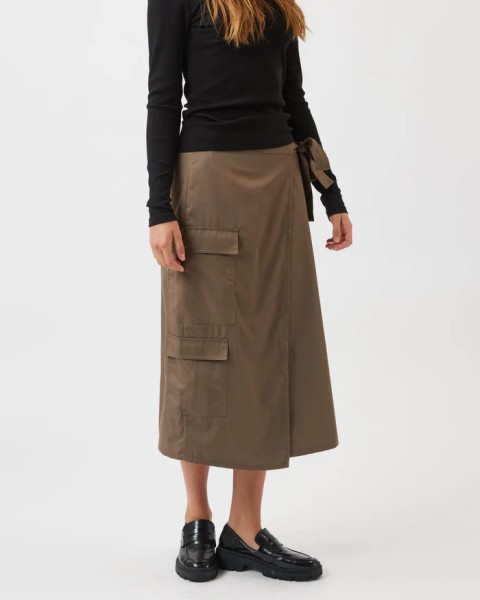 Moves: Modell 'Shayanna Skirt - Funghi'