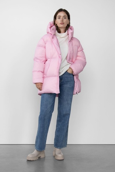 WithBlack: Modell 'Wblvanessa Puffer Jacket - Fairy Tale Pink'