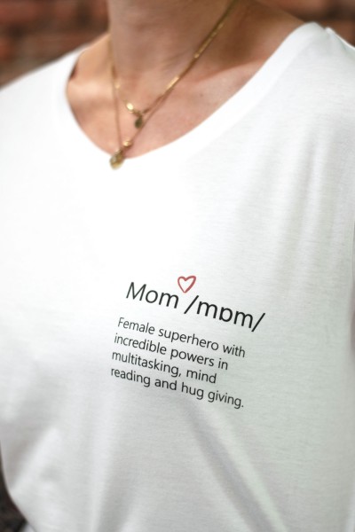 Stitchy: Modell 'T-Shirt - Definition Mom'