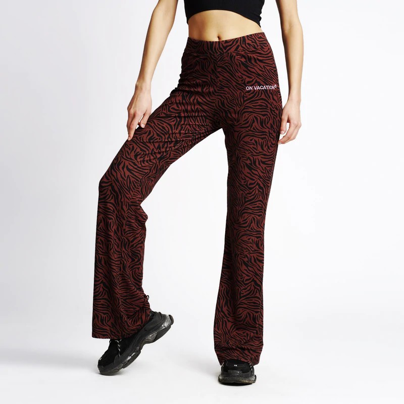 On Vacation: Modell 'Tiger Flare Pants - Brown'